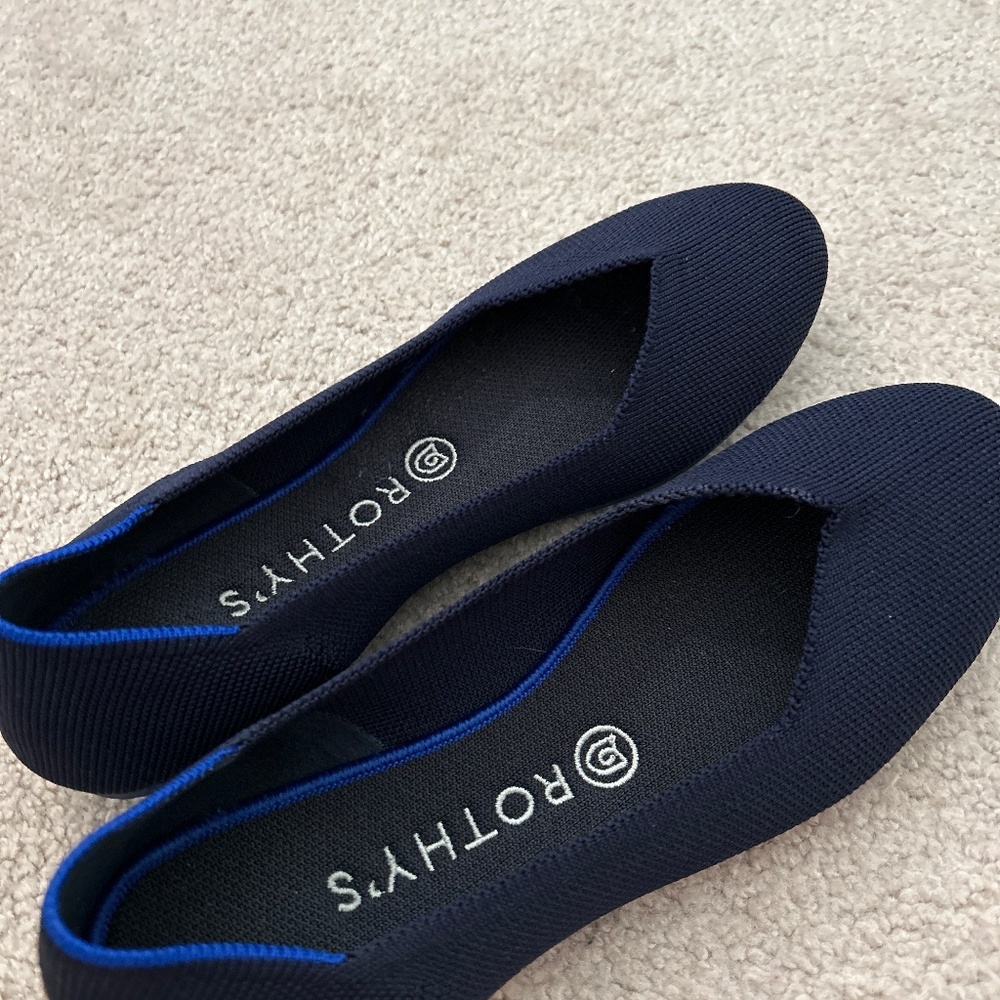 Rothy’s 8.5 navy blue flats